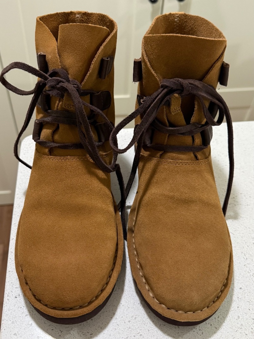 Authentic women’s UGG Elvi mid-calf ankle boots in the classic Chestnut Size 8